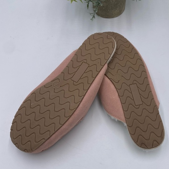 Stars Above‎ Pink Fuzzy Slippers Rubber Sole Sz 7 NWOT - Picture 6 of 12